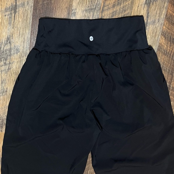 Breezeful™ High Waisted Crossover Side Pocket Split Quick Dry Capri Resort Pants - Picture 10 of 14